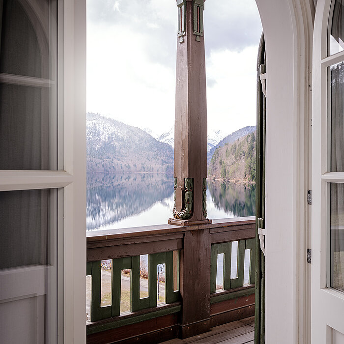 AMERON Neuschwanstein Alpsee Resort & Spa Zimmer Suite Alpenrose mit Blick auf den See