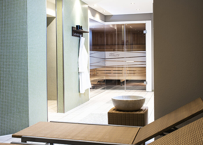 AMERON Köln Hotel Regent Vitality SPA mit Sauna und Duschen und Liegen