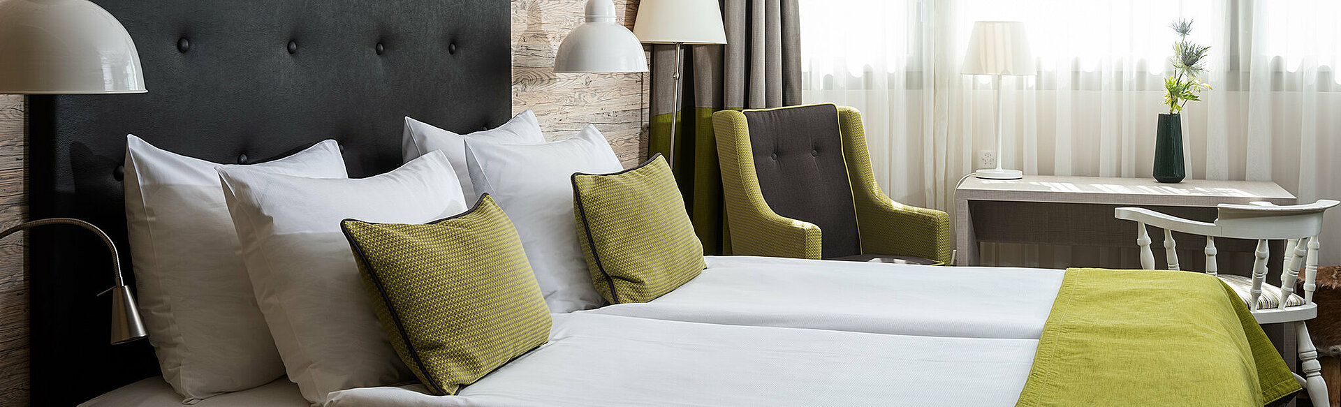 AMERON Luzern Hotel Flora Zimmer Premium Bett seitlich